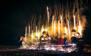 Mainstage im Feuerregen: Weltstar Zedd wird 2018 bei PAROOKAVILLE auf Europas größter Festivalbühne als Headliner auftreten. (© Geoffrey Hubbel)