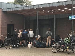 20 Jugendliche und junge Erwachsene aus Haarlem (Nordholland) befanden sich auf einer Radtour anlässlich des 110. Geburtstags der Pfadfinderbewegung unter Sir Robert Baden-Powell
