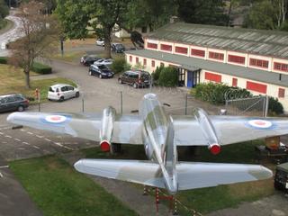 Seit März 2016 wird im Außengelände des Museums ein zweistrahliges Aufklärungsflugzeug des Typs Canberra ausgestellt