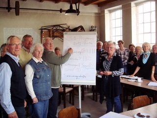 Jochen Poschlod, Vorsitzender des Seniorenbeirates (links im Bild) und seine Beiratsmitglieder haben bei der Ausarbeitung der Ziele 2012 – 2014 im Rahmen des Workshops in der Alten Schmiede aktiv mitgewirkt.