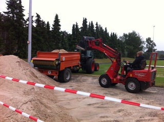 100 Tonnen Sand für Rasenplätze des TSV Weeze