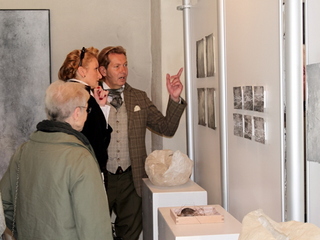 Besucher bei der Ausstellungseröffnung am 18.09.2011