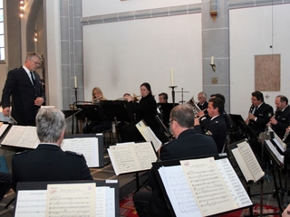 von links nach rechts: Scott Lawton wird mit dem Landespolizeiorchester NRW am 01.02.2014 um 14.30 Uhr in der Pfarrkirche St. Cyriakus in Weeze auftreten