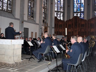 Das Landespolizeiorchester NRW gibt am Samstag, dem 31. Januar 2015, ab 14.30 Uhr ein Benefizkonzert in der katholischen Pfarrkirche St. Cyriakus in Weeze