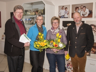 von links nach rechts: Gerhard Pöppel, Elisabeth Francken, Gabi Leenen und Johannes Bauer waren als Veranstalter und Gewinner der Weezer Werbering-Verlosung mehr als zufrieden. Für alle Beteiligten hat das Jahr somit gut begonnen.