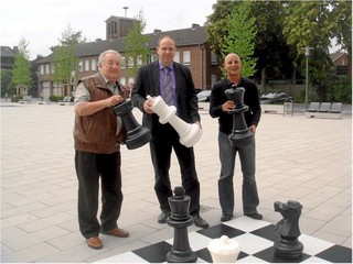 Seniorenbeirat in Weeze freut sich über ein ganz großes Schachspiel  
