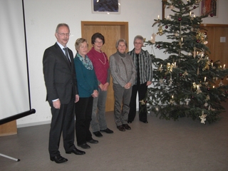 von links nach rechts: Vorsitzender Johannes van Hall, die Neuen Marita Kuypers, Gaby van Haaren, Luzia Höllger, stellvertretende Vorsitzende Hannelie Zaers, es fehlen Pastor Niesmann und Ludwig Pötsch