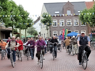 Die Radwanderer können sich wieder freuen auf den großzügigen Platz am 'Alten Markt', der am Sonntag, dem 7. Juli 2013, in Weeze der Start-/Zielort des 22. Niederrheinischen Radwandertages sein wird