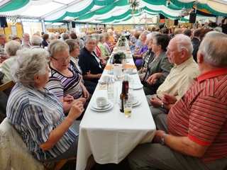 Mit einem bunten und abwechslungsreichen Programm wurden die rund 250 Senioren am 05. September 2012 im Festzelt in Weeze bestens unterhalten