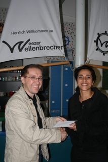 Am 28. Mai 2014 konnte der Vorsitzende Werner Dennesen nun dem Jugendtreff, vertreten durch Frau Bahriye Altun, einen Umschlag mit 100 Euro überreichen