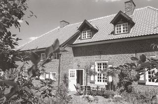 Die Eheleute Johannes und Johanna Kempkes kauften 1982 das verfallene Gebäude und restaurierten es umfassend in wenigen Jahren.