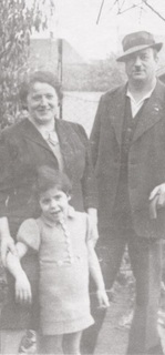 Max, Julie and Edith Devries in their garden, before deportation 1942.