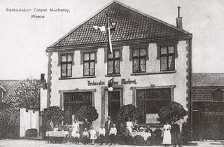 Restaurant Caspar Macherey, postcard-view around 1910. The landlord was the chairman of the Weeze publicans' association. His locality also had a traditional 'Bögelbahn' (a form of skittles).