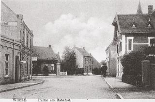 Bahnstraße, aanzicht vanuit het station richting Villa Janssen (rechts), ansichtkaart uit circa 1910.