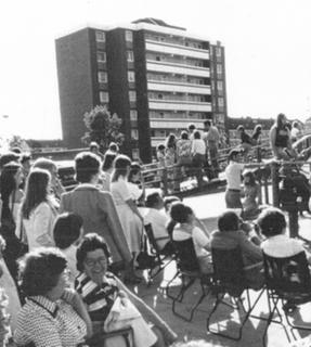 Within the framework of the 2nd British-German Week in 1978 a number of cultural and sporting events were held in Weeze. A lot of visitors to a street party on Magdeburger Straße were able to enjoy the sounds of a live band.