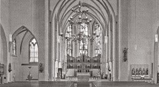 Sankt Cyriakus, interieur, blik in de richting van het oostkoor met neogotisch hoogaltaar (F. Langenberg/Goch, 1898), 2011.