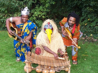 ADESA bringt afrikanische Märchen, Musik, Akrobatik und Tänze aus Ghana nach Weeze