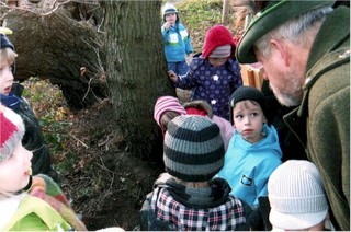 Kindergarten St. Cyriakus geht mit den Kindern in den Wald