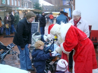 Der Nikolaus auf dem Weezer Weihnachtsmarkt
