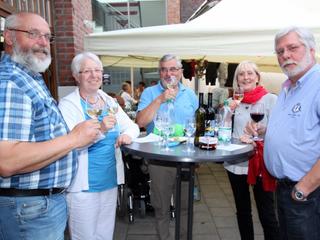 Schon zum 10. Male findet am Samstag, dem 06. August 2016, um 18.00 Uhr das Weinfest im Innenhof der Alten Schmiede statt